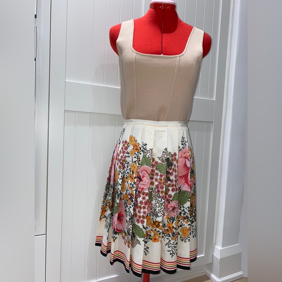 Spring Floral Pleated Mini Skirt, Lightweight, Bold Print, Women’s (US 12) - Picture 4 of 13